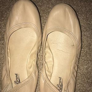 Nude flats